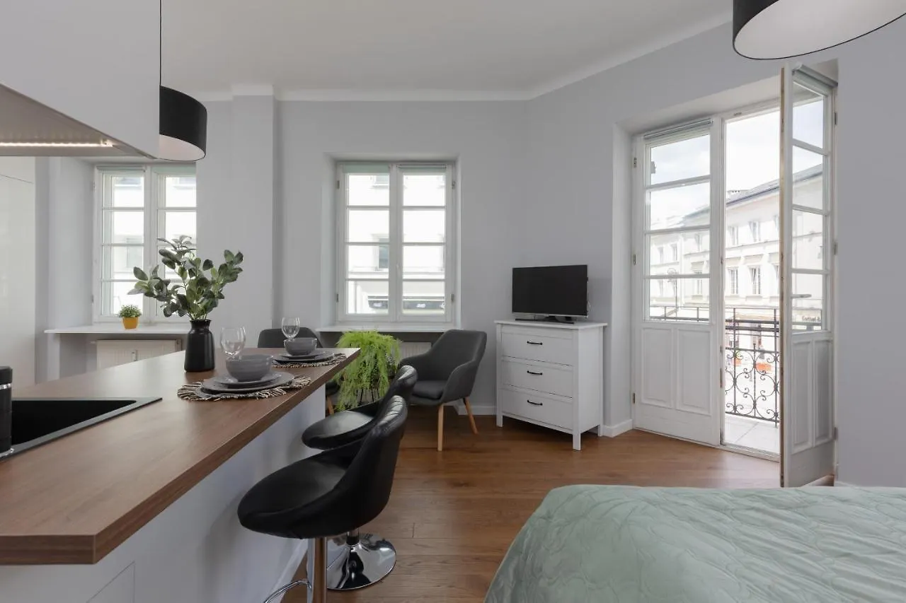 City Center Aparthotel Chmielna By Noclegi Renters Варшава