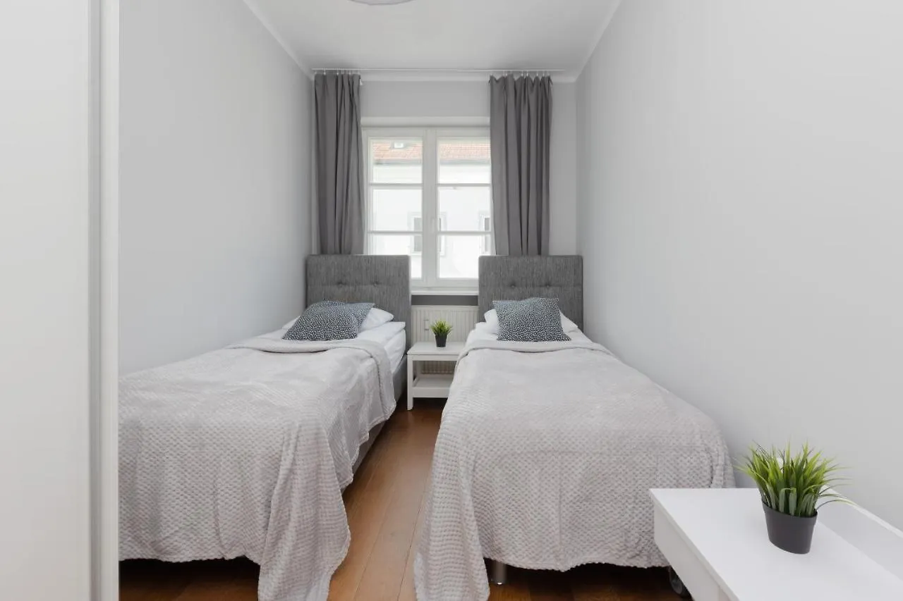 City Center Aparthotel Chmielna By Noclegi Renters Варшава