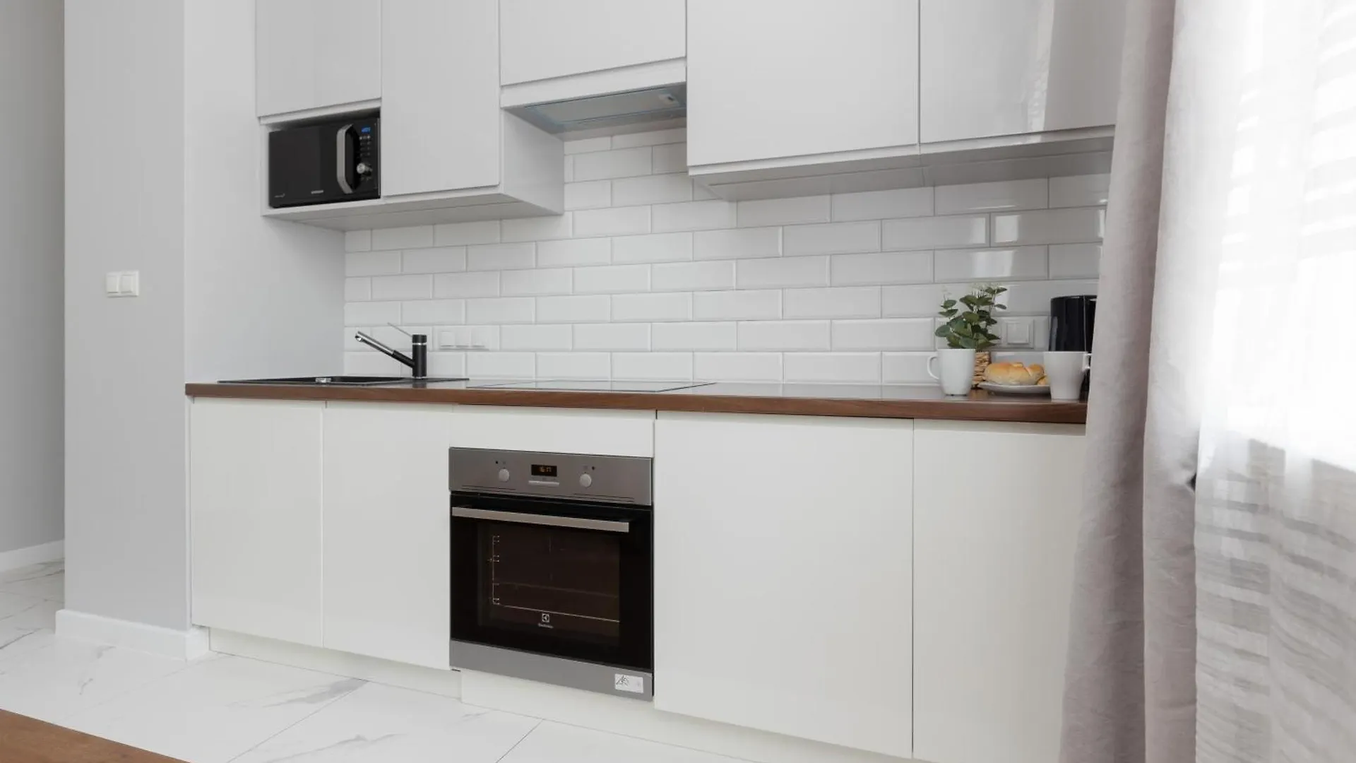 City Center Aparthotel Chmielna By Noclegi Renters Варшава