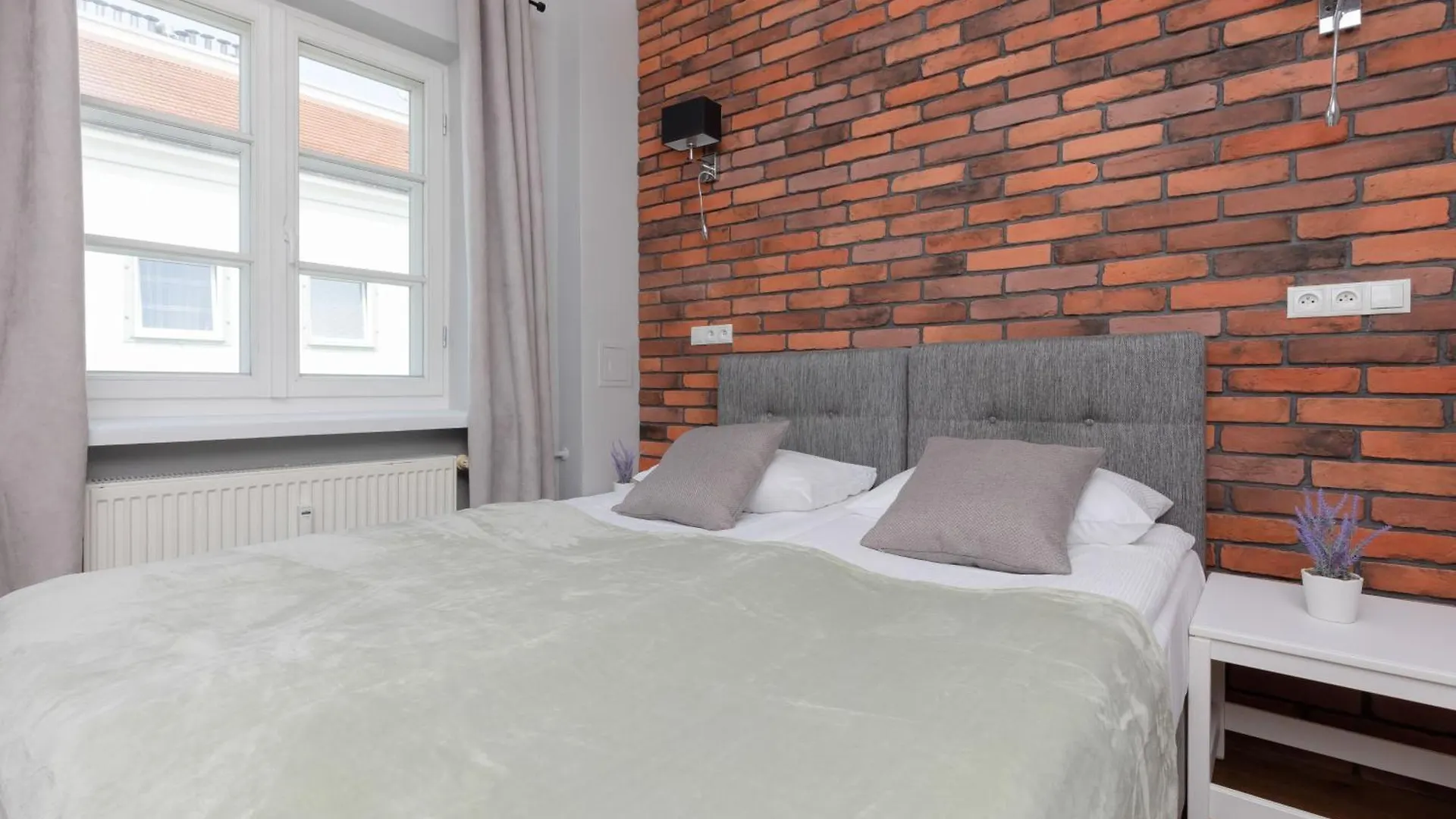 City Center Aparthotel Chmielna By Noclegi Renters Варшава 0*,