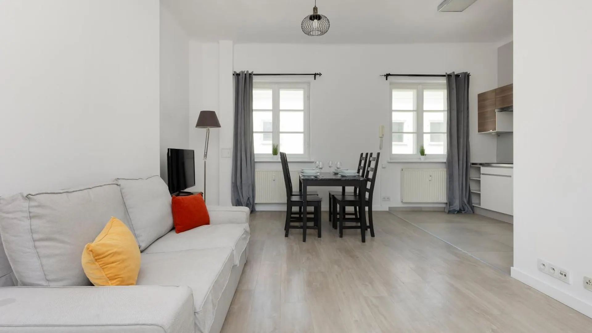 City Center Aparthotel Chmielna By Noclegi Renters Варшава 0*,  Польша