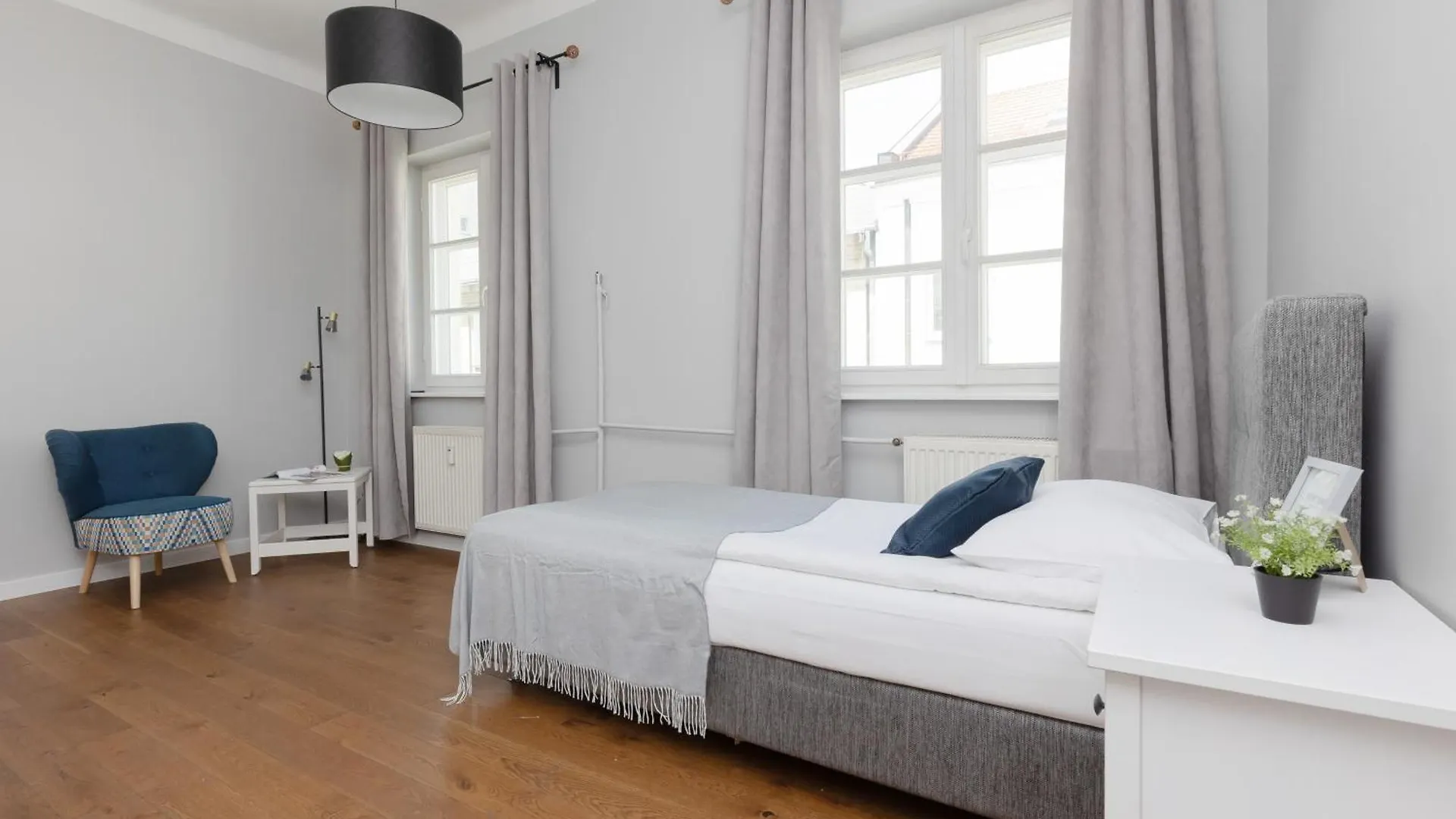 City Center Aparthotel Chmielna By Noclegi Renters Варшава