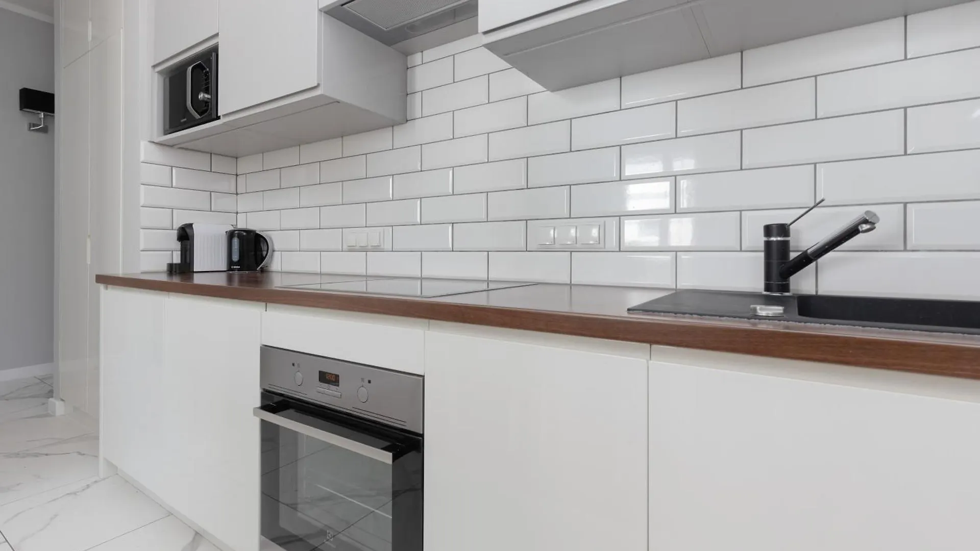 City Center Aparthotel Chmielna By Noclegi Renters Варшава Польша