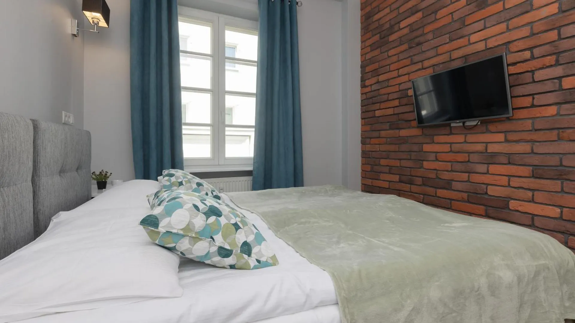City Center Aparthotel Chmielna By Noclegi Renters Варшава