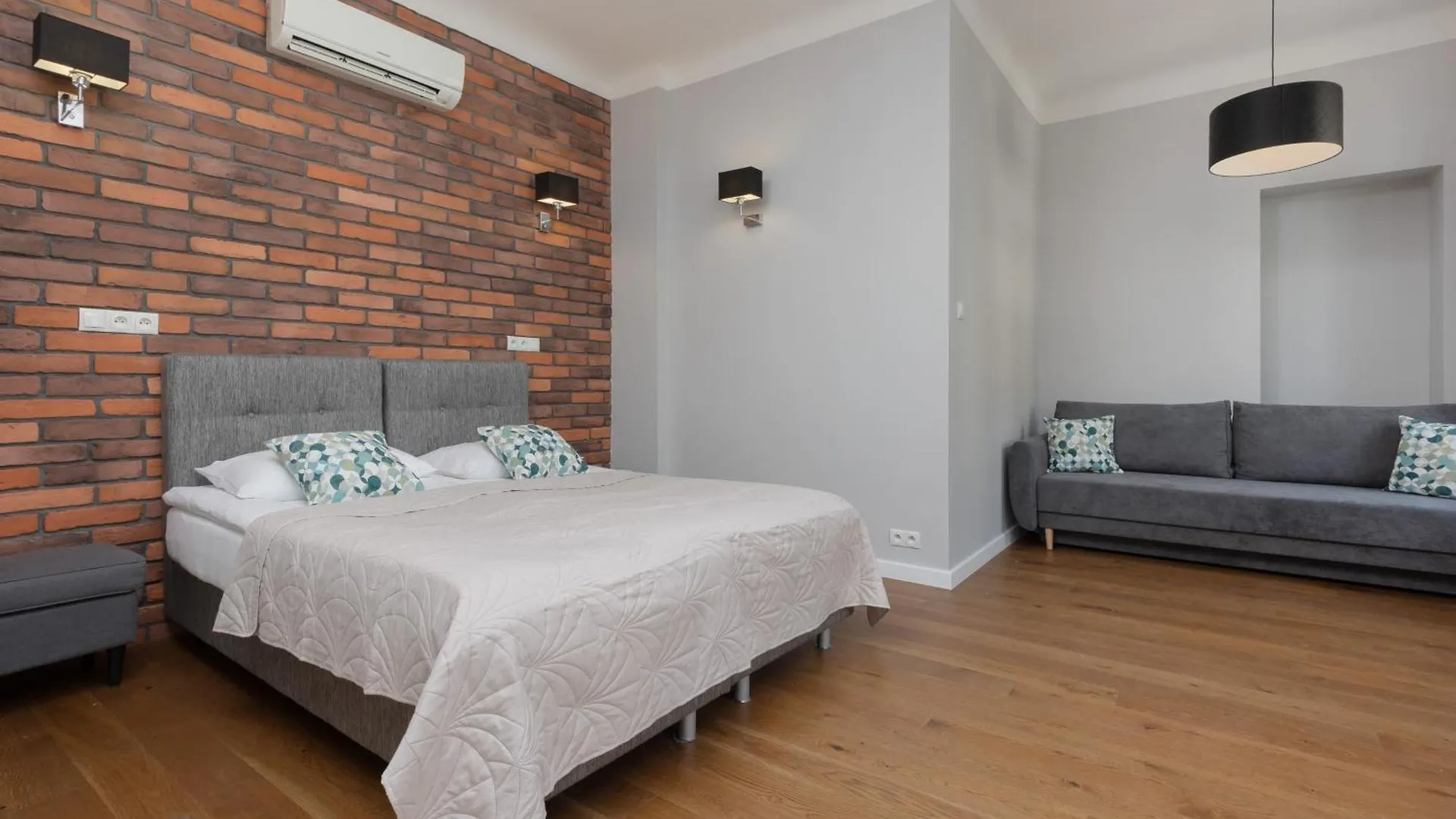 City Center Aparthotel Chmielna By Noclegi Renters Варшава 0*,