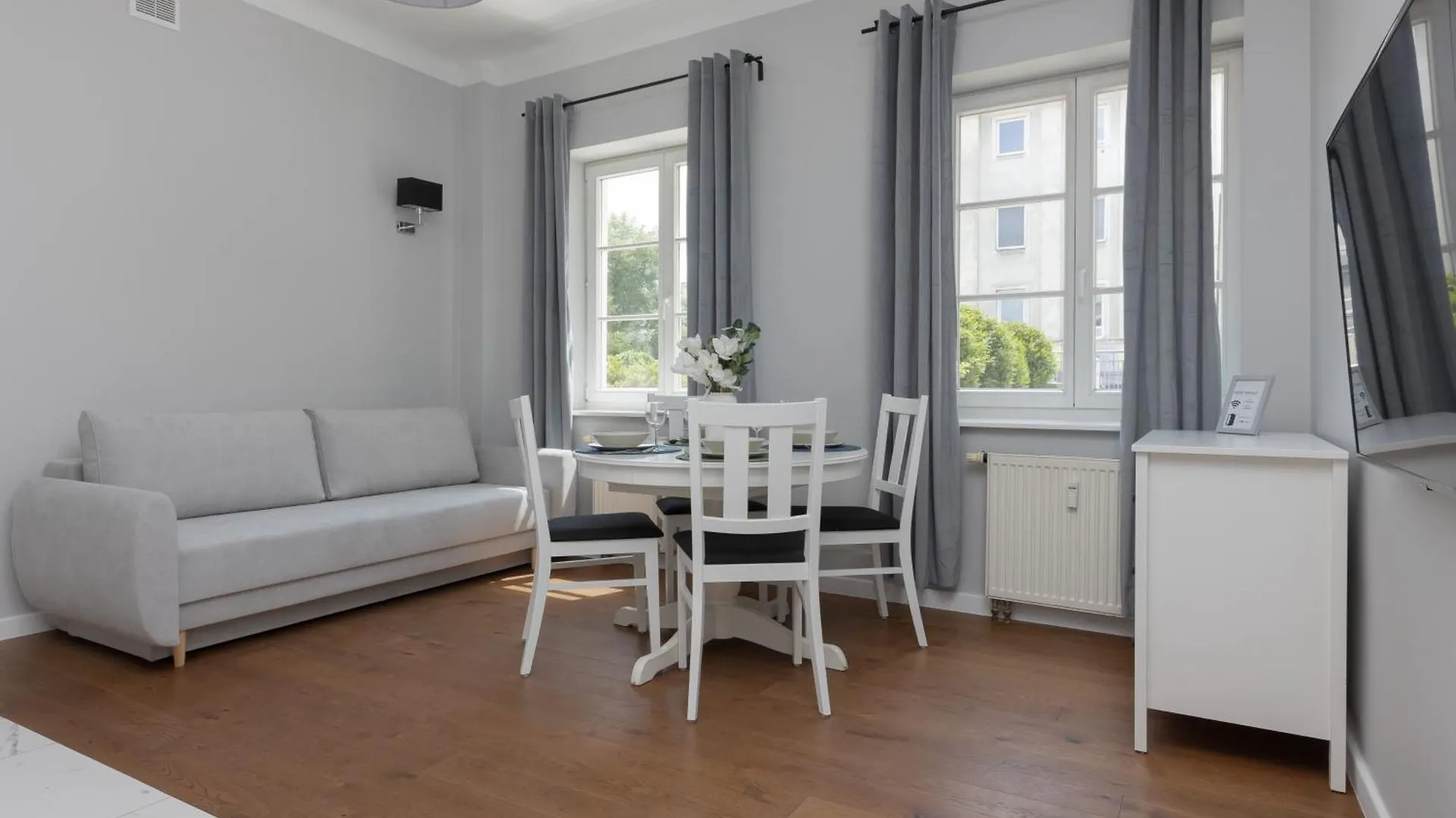 City Center Aparthotel Chmielna By Noclegi Renters Варшава 0*,  Польша