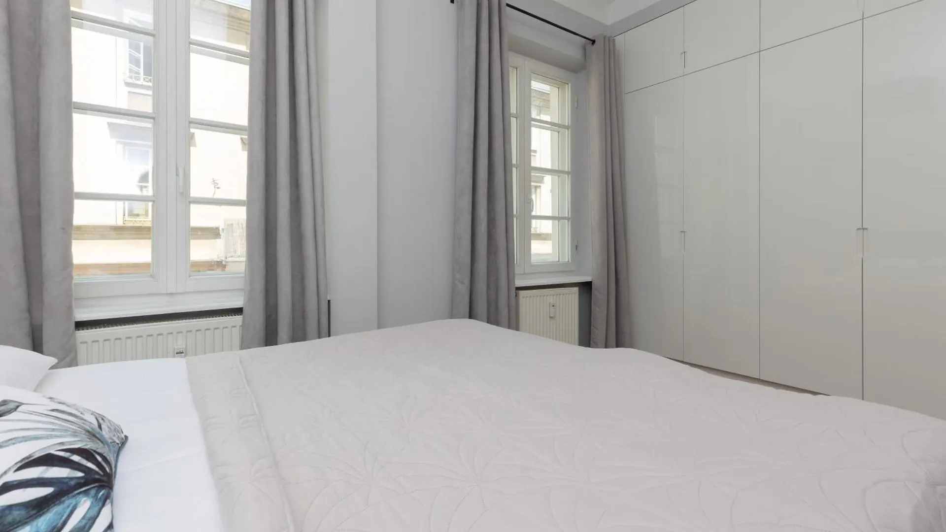 City Center Aparthotel Chmielna By Noclegi Renters Варшава 0*,  Польша