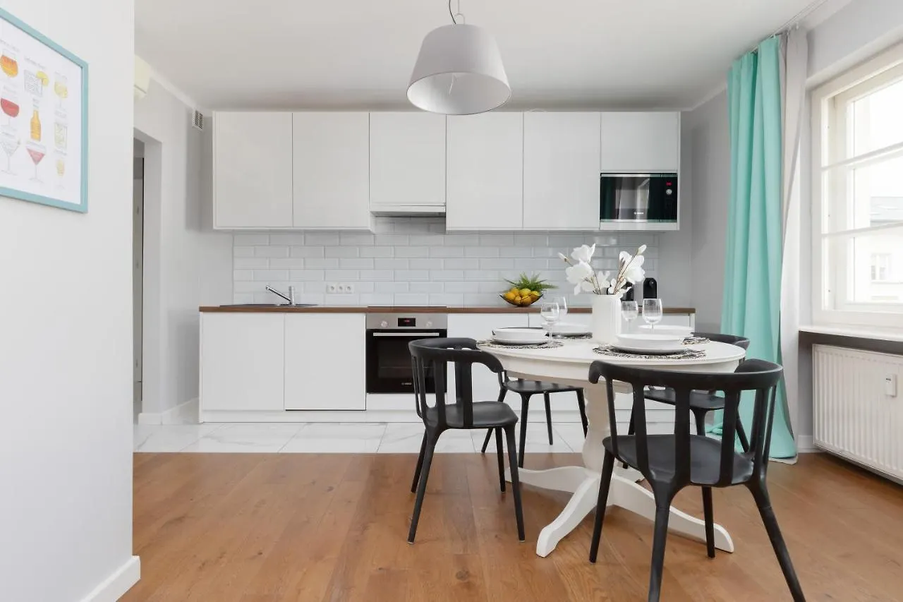 City Center Aparthotel Chmielna By Noclegi Renters Warszawa