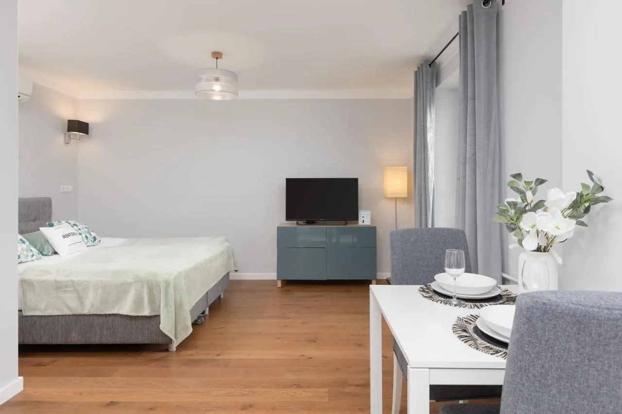 City Center Aparthotel Chmielna By Noclegi Renters Warszawa