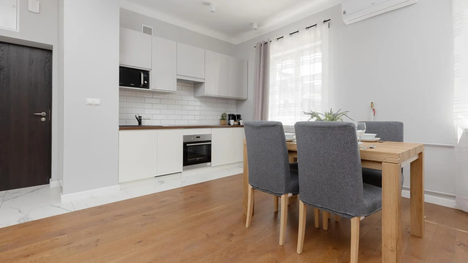 City Center Aparthotel Chmielna By Noclegi Renters Warszawa