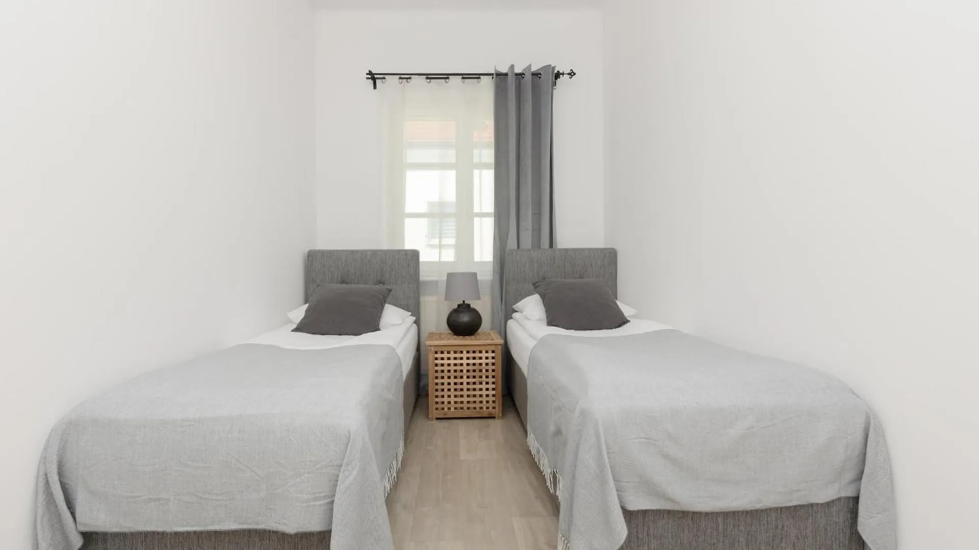 City Center Aparthotel Chmielna By Noclegi Renters Warszawa 0*,