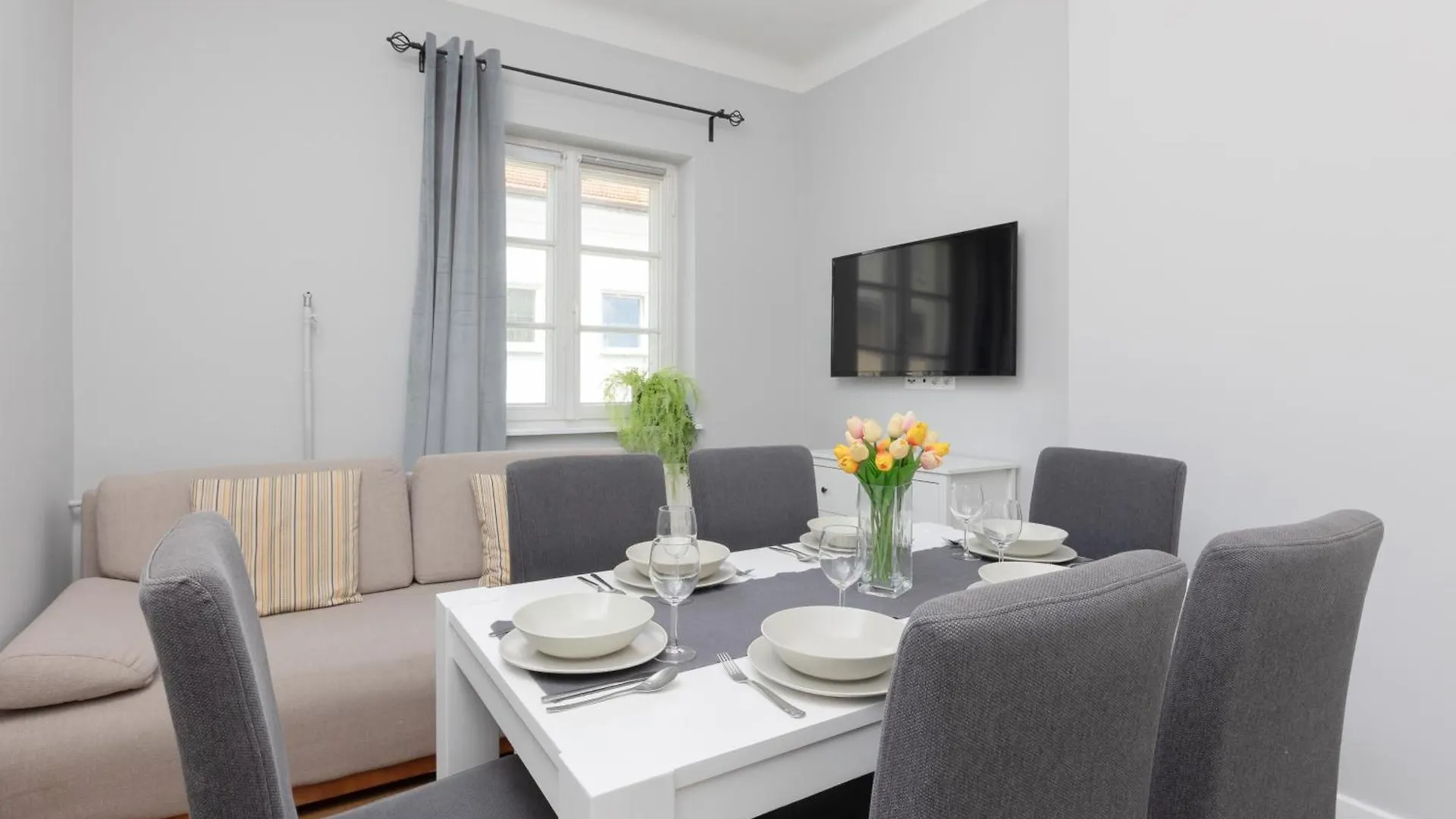 City Center Aparthotel Chmielna By Noclegi Renters Warszawa