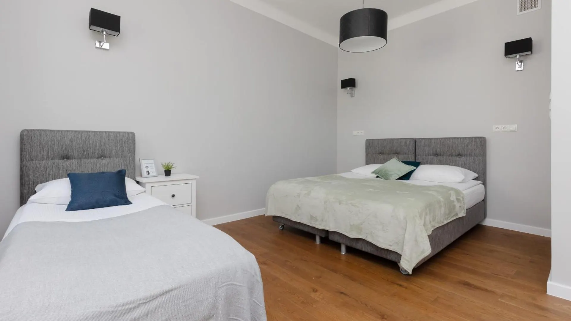 City Center Aparthotel Chmielna By Noclegi Renters Warszawa Polska