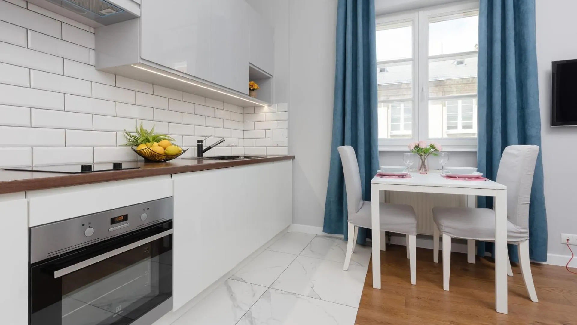 City Center Aparthotel Chmielna By Noclegi Renters Warszawa Polska