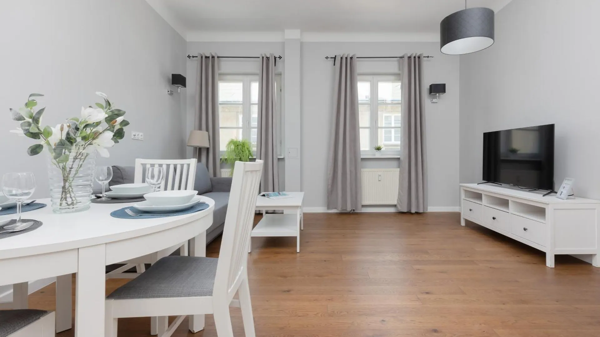 City Center Aparthotel Chmielna By Noclegi Renters Warszawa