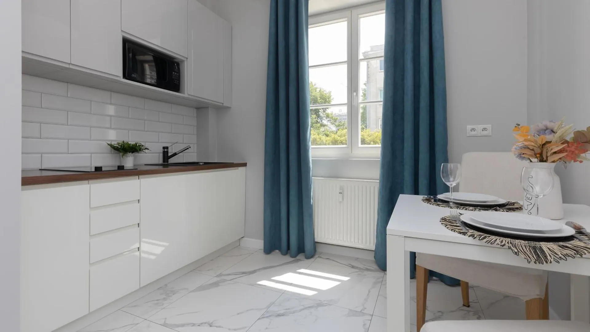 City Center Aparthotel Chmielna By Noclegi Renters Warszawa Polska