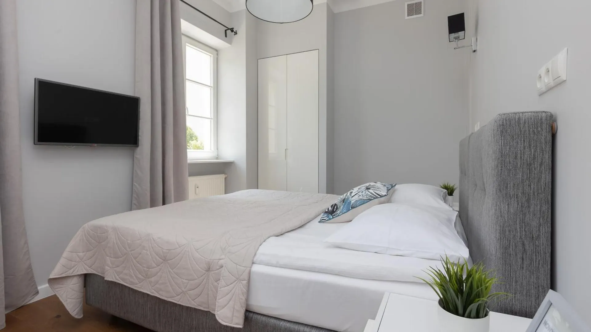 City Center Aparthotel Chmielna By Noclegi Renters Warszawa